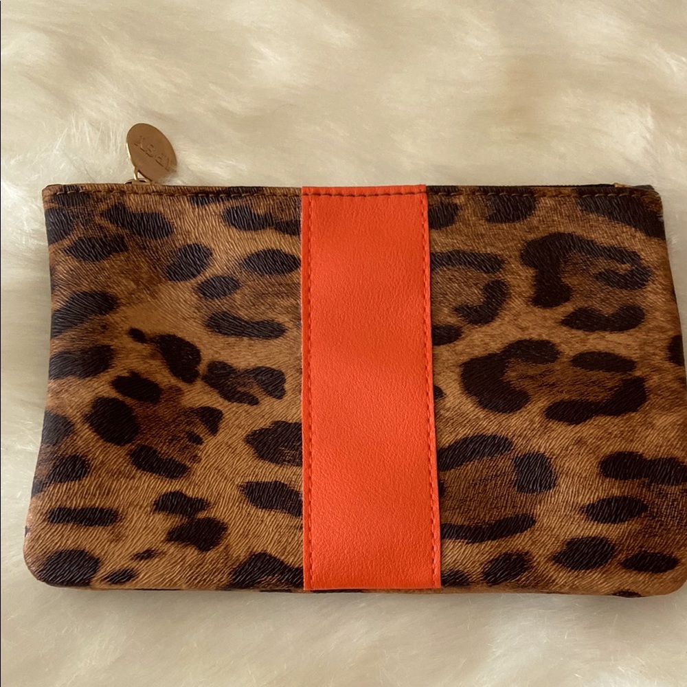 🆕 Cute Ipsy Leopard Print makeup purse with Orange Stripe